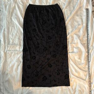 Chic Black Floral Maxi Skirt